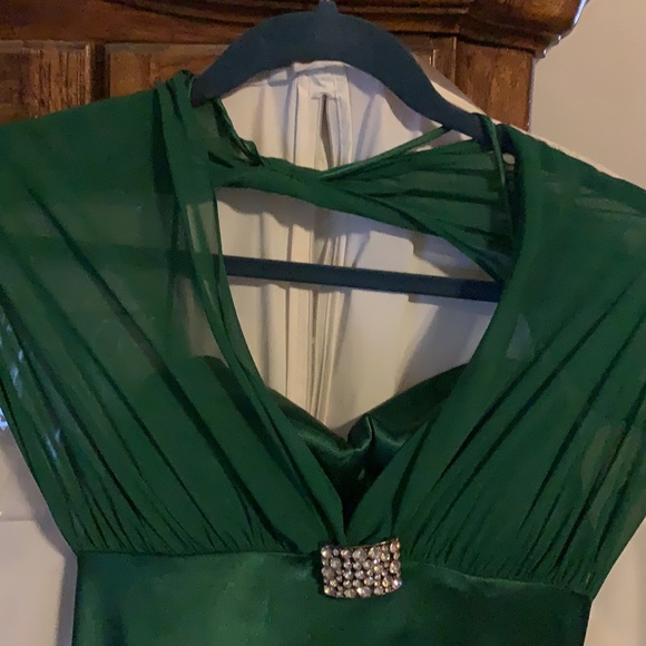 Beautiful prom/bridesmaid dress, emerald green - Picture 2 of 3